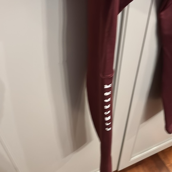 Gym shark men’s M tee and maroon sweatpants - Picture 7 of 8